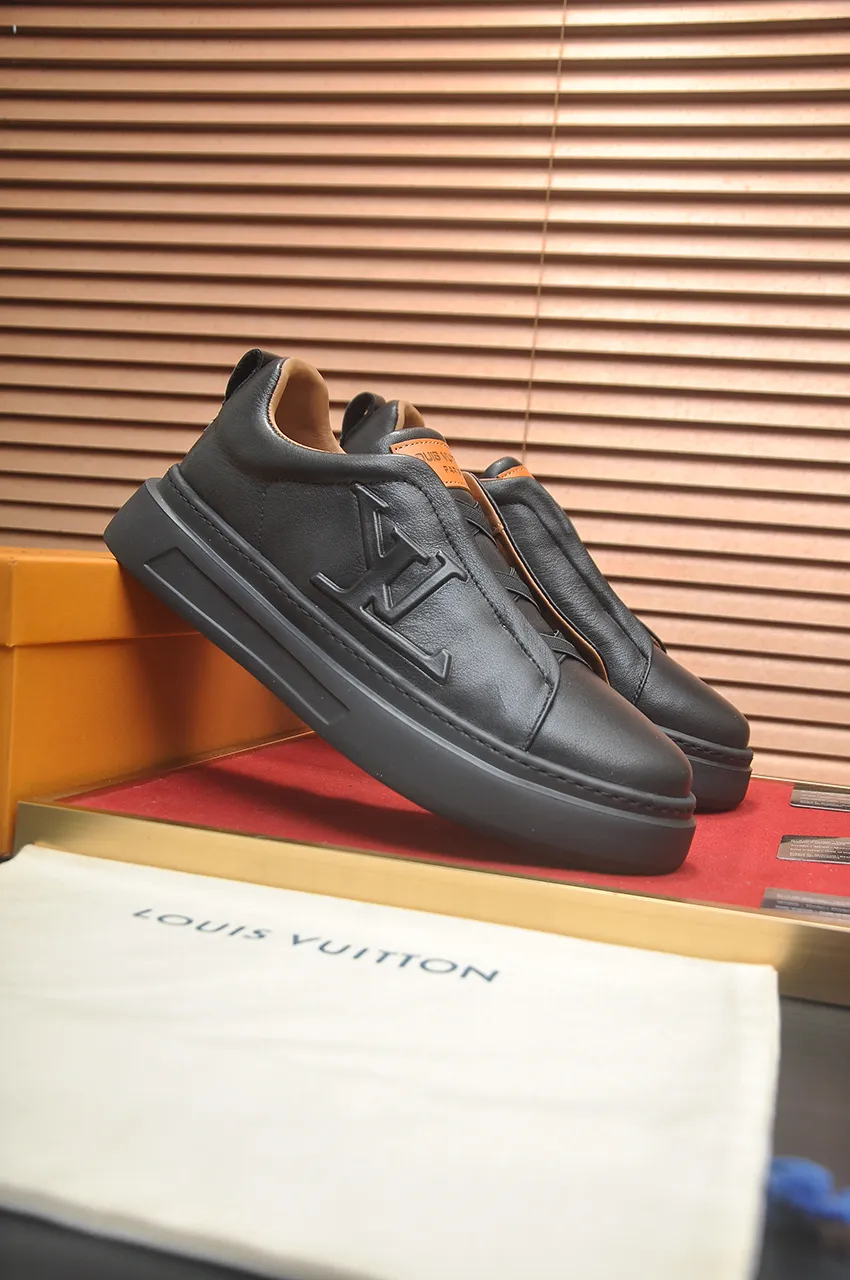 Men's shoes 💰480💶【LOUIS VUITTON】(Full sheepskin lining) Same style as LV Louis Vuitton official website [satisfied] original single hot model LV original factory cowhide 👑1:1 original board sheepskin lining 👘 imported cowhide for the upper. Body accessories one-to-one mold opening 💪 counter quality 🙏 Dear friends, if you are still worried about wearing matching shoes 💋, then these shoes are your best choice 🎁🎁! 38-45 (45 is custom-made and cannot be returned or exchanged)